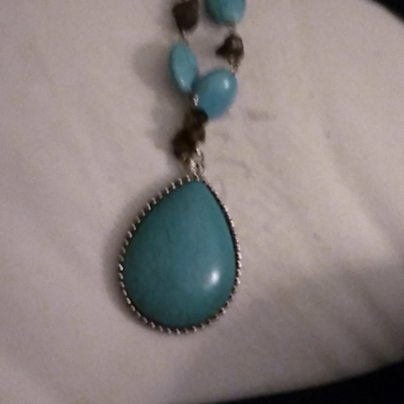 TURQUOISE necklace and earrings. Brand new - Picture 2 of 3